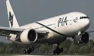 Lahore-bound PIA flight from Fujerah lands in Karachi due to &lsquo;snag&rsquo;