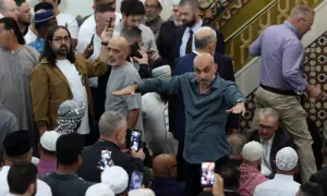 PM Albanese heckled, booed during visit to Australia&rsquo;s largest mosque over stance on Israel