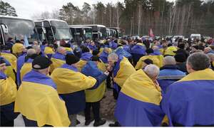 Russia, Ukraine exchange 300 prisoners each