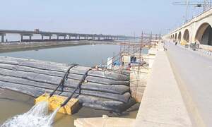 Work still underway to plug breach in Sukkur Barrage cofferdam