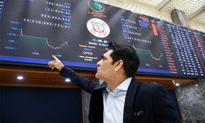 Meltdown on PSX: index loses 11,015 points on oil surge