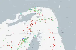 At least 8 tankers passed Strait of Hormuz in brief reopening by Iran: trackers