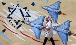 From patriotic slogans to drones &mdash; Iran murals project defiance in war with US