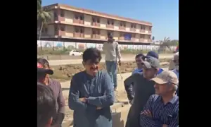 &lsquo;Apologetic&rsquo; CM Murad announces reconstruction of Karachi's University Road in 90 days