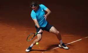 Sinner queries schedule, surges into Madrid Open quarters