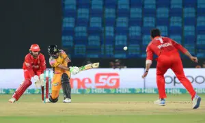 Babar gifts returning fans century as Zalmi thrash United to make final