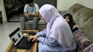 Going online helps Pakistan's women doctors get back to work