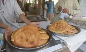 Prices of different varieties of roti rise up to Rs10 in Karachi