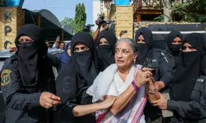 Police release Aurat March activists after brief detention in Karachi
