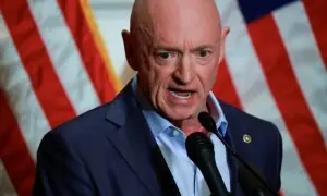Court fight with Pentagon raises Senator Mark Kelly&rsquo;s White House profile