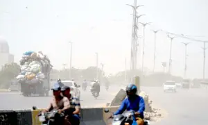 Intense heat, dusty winds sweep across Karachi