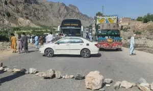 Tribesmen block highway in KP's Khyber over targeted killings