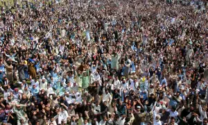 Editorial: Instead of taking maximalist positions, both AJK govt and JAAC need to handle the issue in a democratic manner