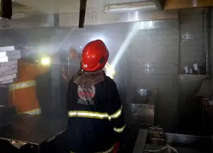 Hundreds of people evacuated safely after fire erupts at shopping mall in Karachi
