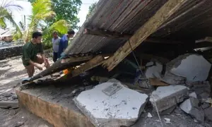 Earthquake of magnitude 7.8 strikes off southern Philippines, 15 feared killed