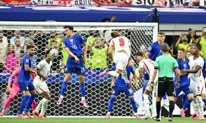 Kane double fires England bid as Colombia down Uzbekistan
