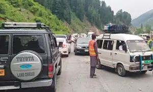 Woman tourist dies in Kaghan road accident