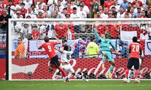 Bellingham and Kane shine as England sink Panama to top group