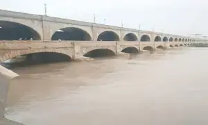 Technical issue at Sukkur Barrage chokes flows into right bank canals