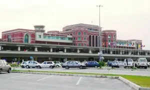 Banker &lsquo;involved in fraud&rsquo; held at Lahore airport
