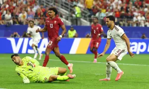 Spain edge Portugal to reach quarter-finals