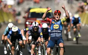 Torstein Traeen takes yellow at Tour de France, Pedersen wins fourth stage