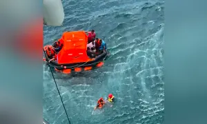 20 crew members rescued from sinking cargo dhow east of Ormara: ISPR
