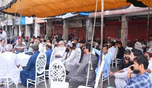 Traders continue protest over  sealing of shops