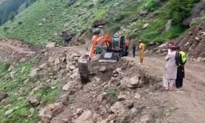 Passengers stranded as mudslides block Mansehra-Naran-Jalkhad Road