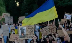 Thousands of Ukrainians protest sacking of defence minister