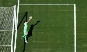 ANALYSIS: It's Emiliano Martinez vs Spain. And Spain are losing.