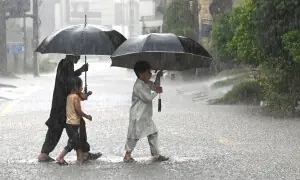 Monsoon rains kill 12 in KP in past 3 days; nationwide flood warning issued