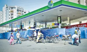 Petrol pump owners announce nationwide strike after talks over daily pricing fail