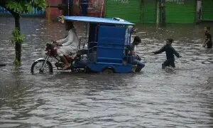 Heavy monsoon rains lash Lahore, disrupt routine life