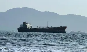 Oil price tops $100 as supply disruption worsens
