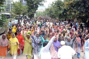 Sanitation workers protest over unpaid Eid honorarium, demand regularisation in Rawalpindi