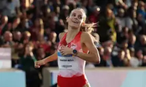 Bell cruises to 800m gold at Commonwealth Games