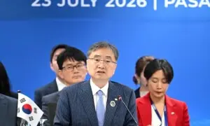 South Korean ministers clash in public over North policy