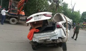 Five die in car crash on Lahore's Canal Road