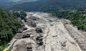 Massive Nepal-Tibet flood kills 160, leaves hundreds missing