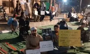 Karachi police briefly detain protesting family members of Pakistani sailors held hostage by Somali pirates