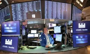 Global AI stocks fall as industry chiefs call for slowing development