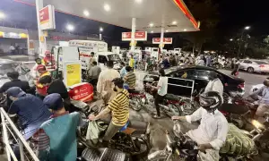 PM&rsquo;s fuel subsidy scheme faces first-day hurdles at petrol pumps