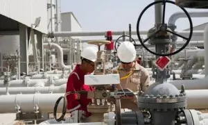 Workers idle, trucks empty as war slams Iraqi oil hub