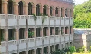 &lsquo;Fake&rsquo; security alert triggers Peshawar Civil Secretariat evacuation