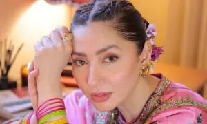 Mahira Khan brings back her iconic twirl in the rain to celebrate 15 years of Humsafar