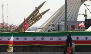 Ahead of deal on Hormuz, US and Iran ramp up the rhetoric again