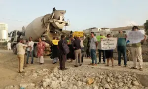 Citizens protest against what is being built &lsquo;in secret&rsquo; at Karachi's Nehr-i-Khayam