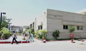 Due to high cost, 25pc of cancer patients at Karachi's JPMC abandon treatment, experts say