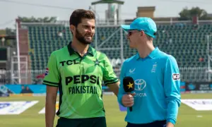 England win toss, bowl first in tri-series match against Pakistan